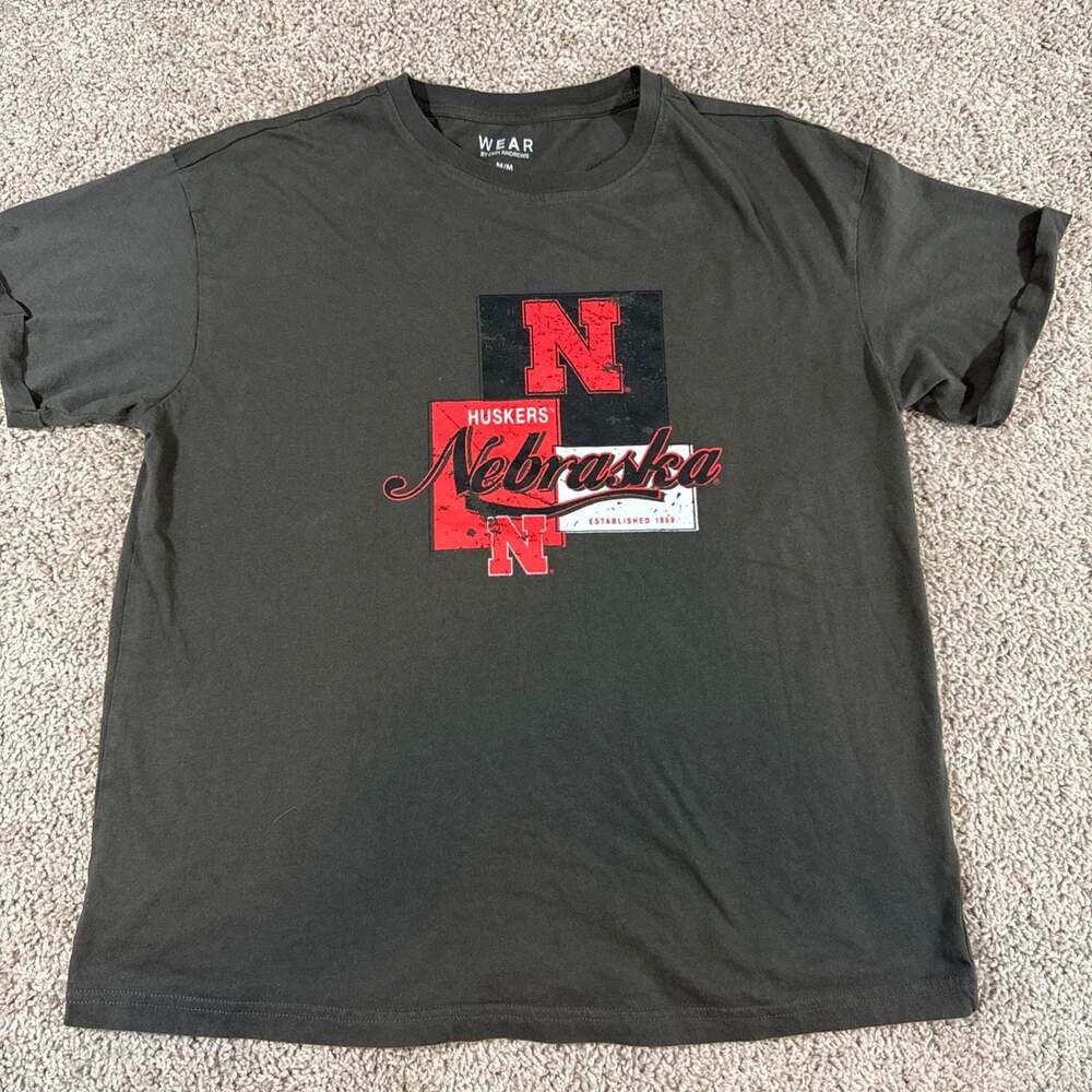 Nebraska‎ Cornhuskers Womens Medium WEAR Erin Andrews Graphic T Shirt NCAA EUC